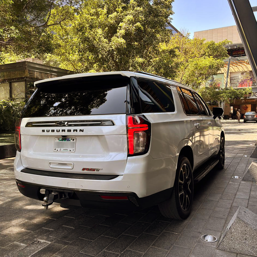 Renta Suburban con chofer para 6 pasajeros